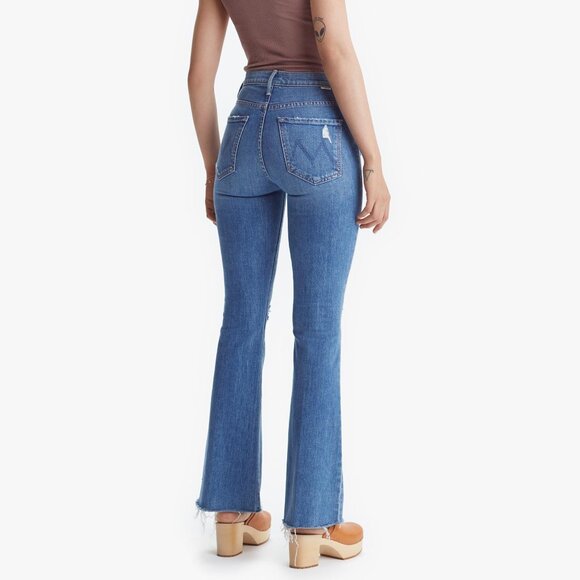 NWT Mother Denim Weekender Fray Flare Stretch Jeans in Six Packs On Me Size 28 - Picture 5 of 16